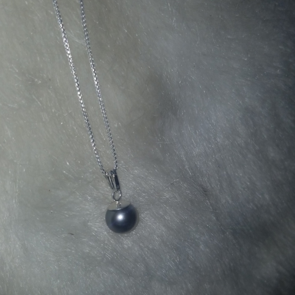 Sterling silver pearl necklace Gray